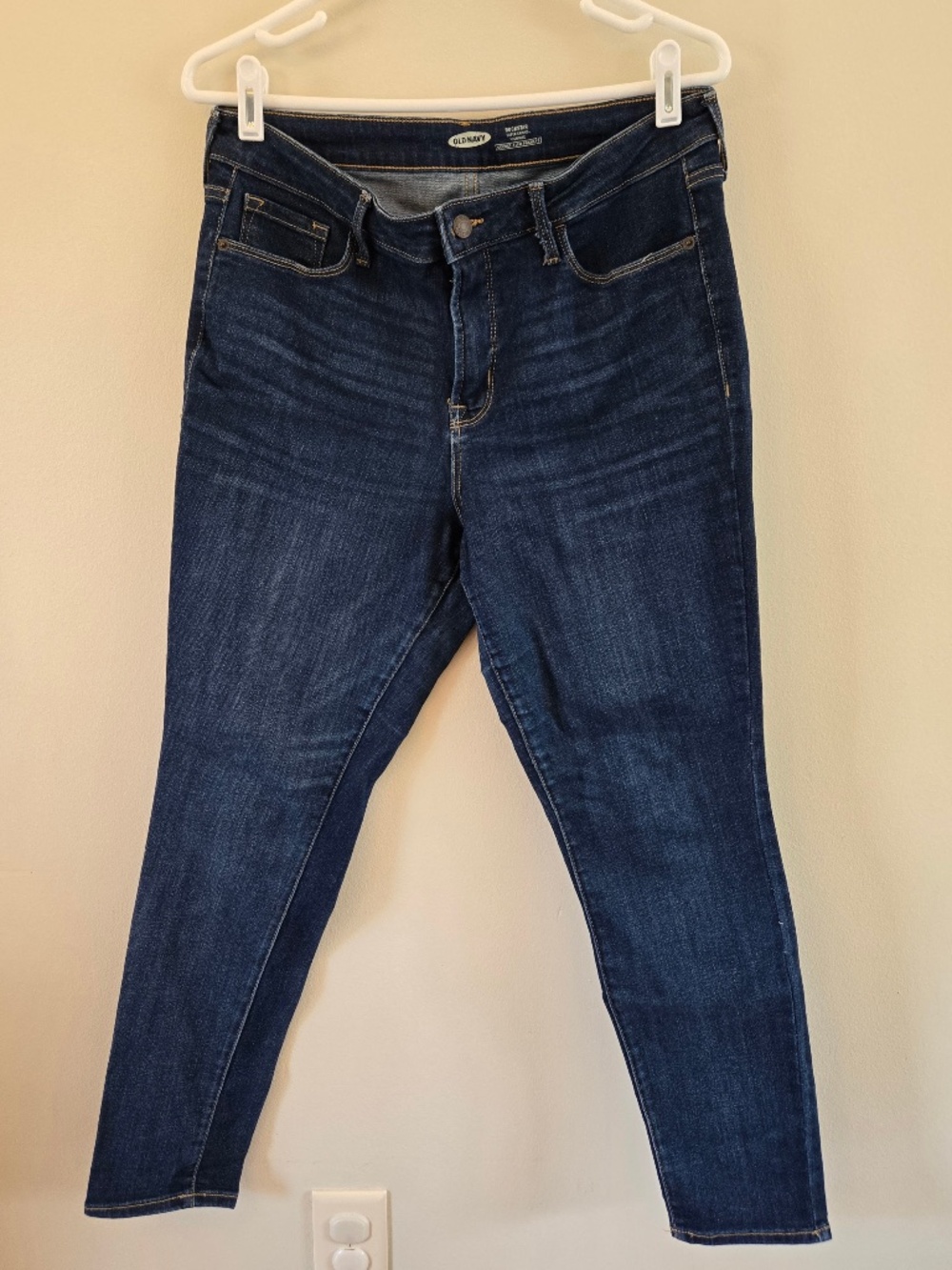 Old Navy Rockstar Super Skinny High Rise Secret-Slim Pockets Jeans